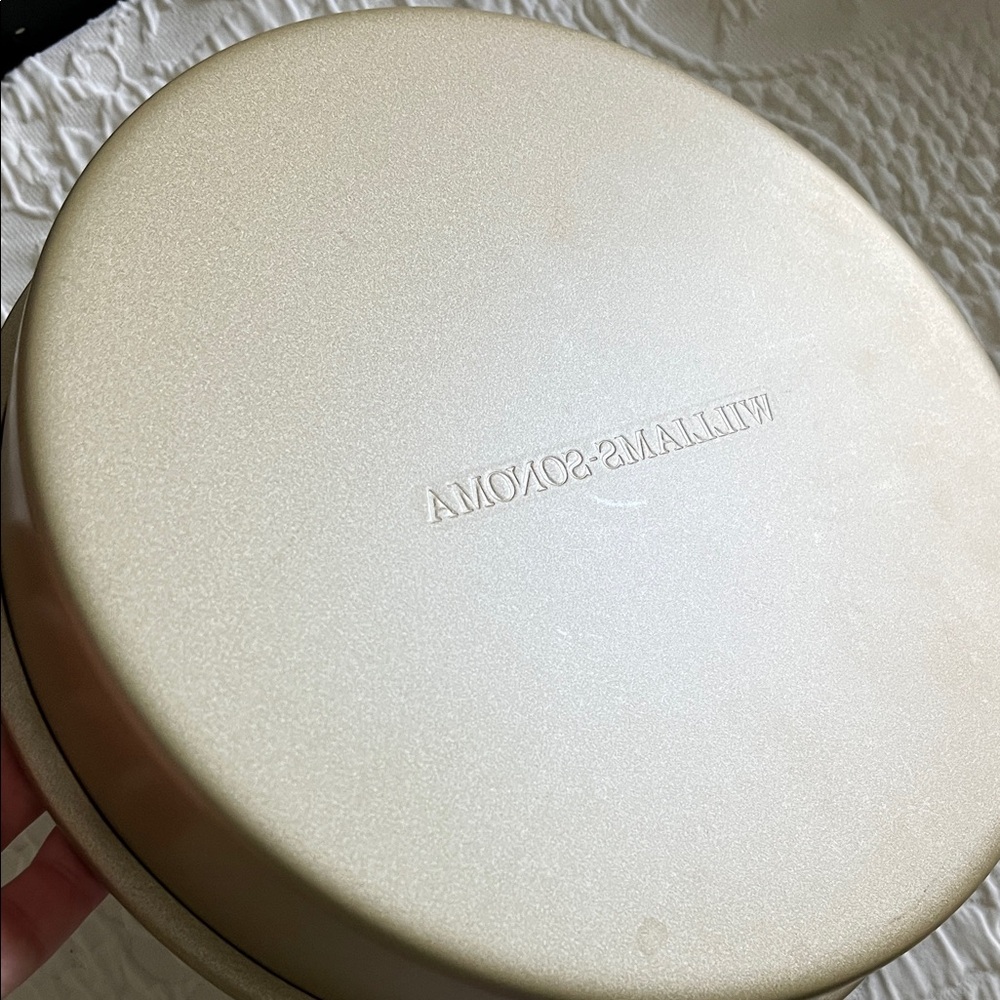 Williams Sonoma Goldtouch Pro Nonstick Round Cake Pan - Picture 4 of 9